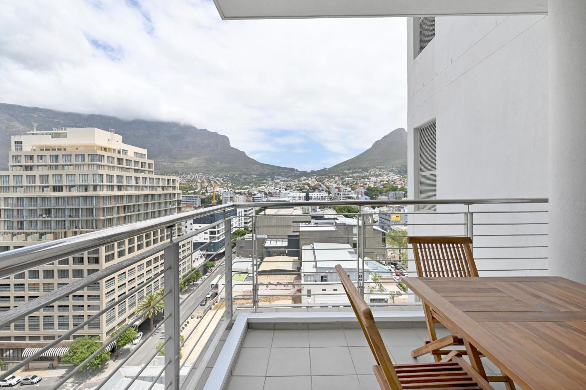 Shyla - Chic 2-bed With Stunning Mountain Views