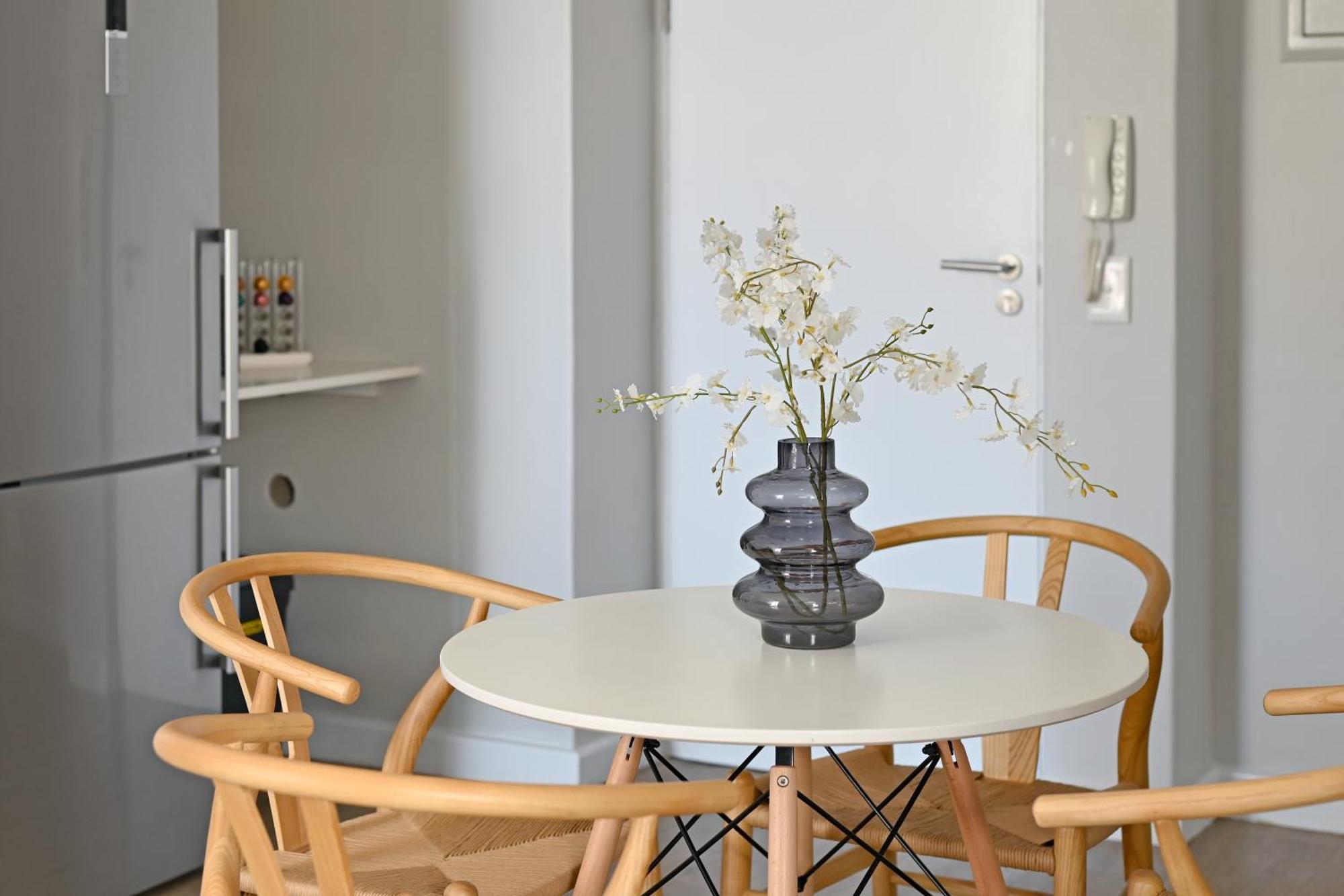 Apartment Shyla - Chic 2-bed With Stunning Mountain Views *