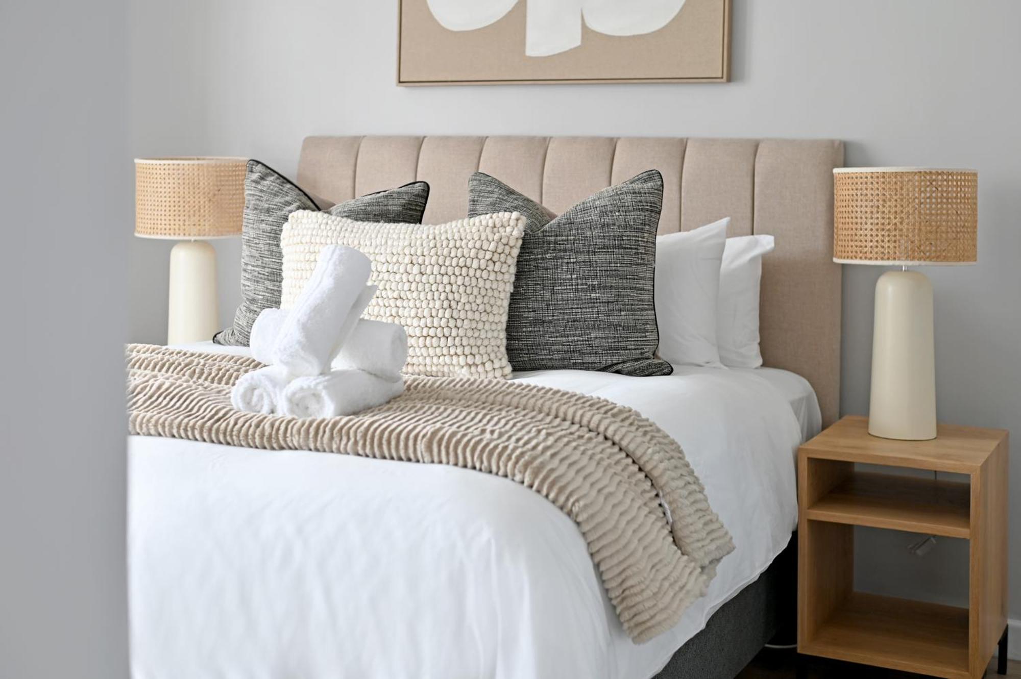 Shyla - Chic 2-bed With Stunning Mountain Views *