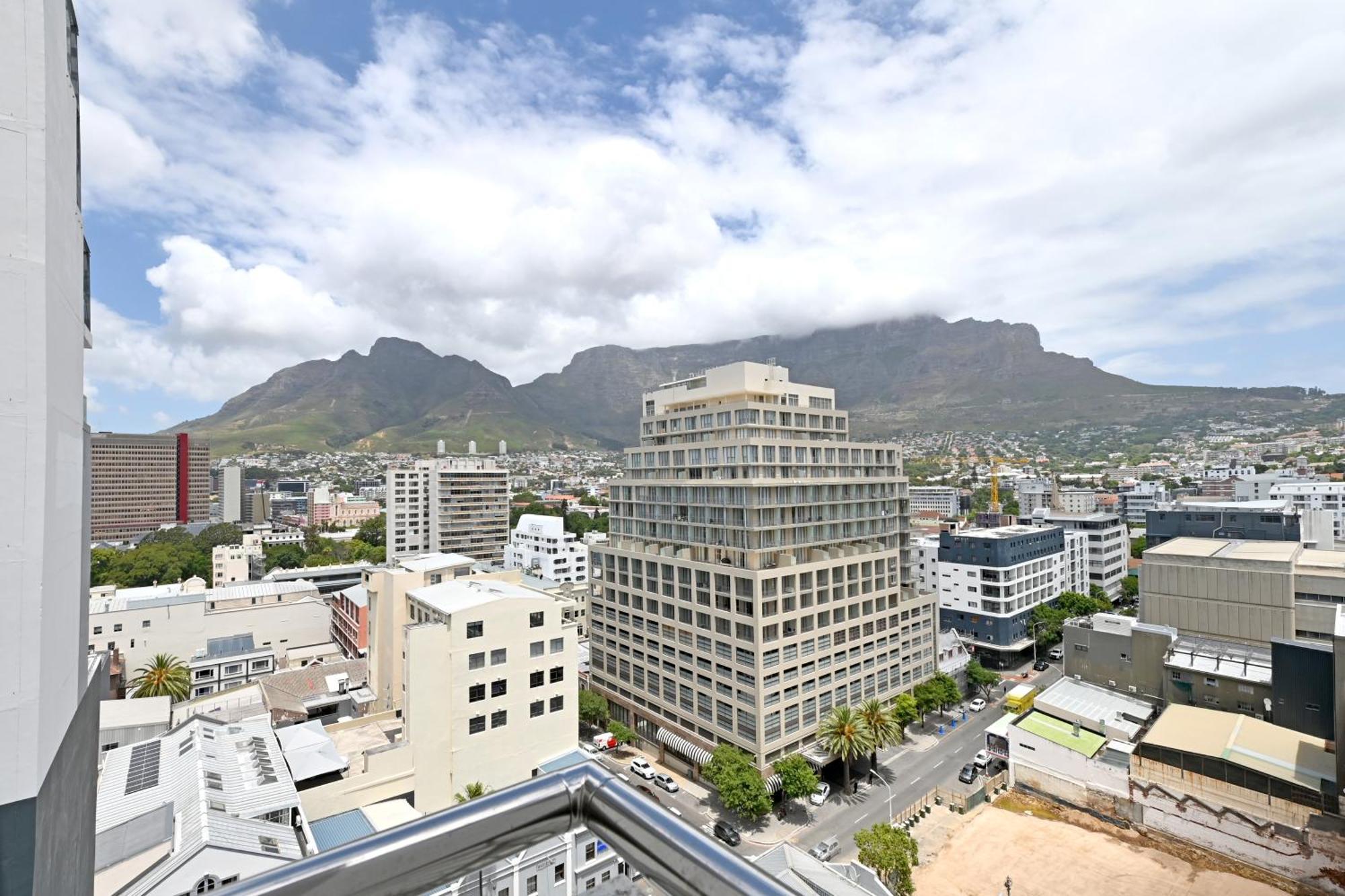Shyla - Chic 2-bed With Stunning Mountain Views * Kapstadt